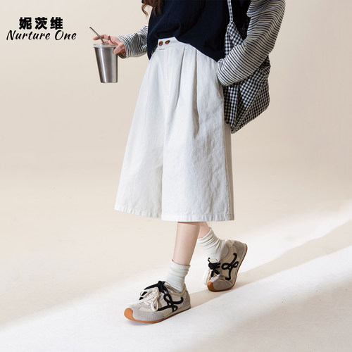 白色休闲运动阔腿短廓形慵懒中裤