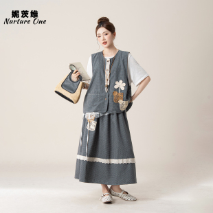 妮茨维【森屿闲花】刺绣拼接格子马甲女古早味穿搭T恤半身裙套装