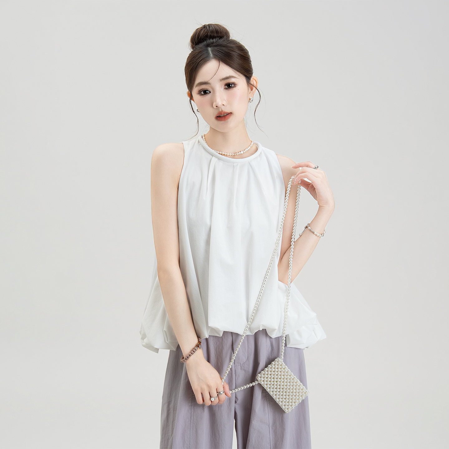 白色圆领露肩无袖背心衬衫女夏季新款宽松显瘦极简花苞蓬蓬短上衣