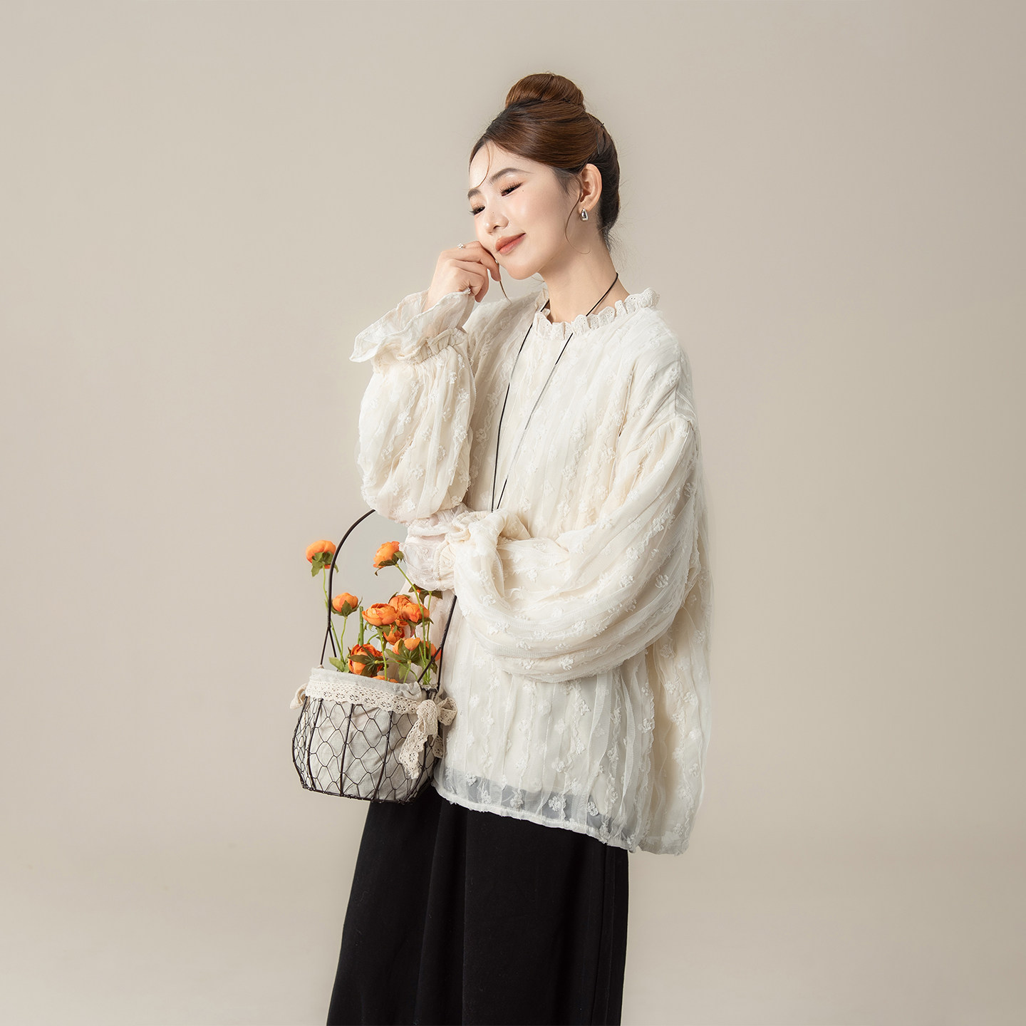 杏色日系甜美刺绣木耳边长袖蕾丝衫女春秋新款加绒加厚打底衫上衣