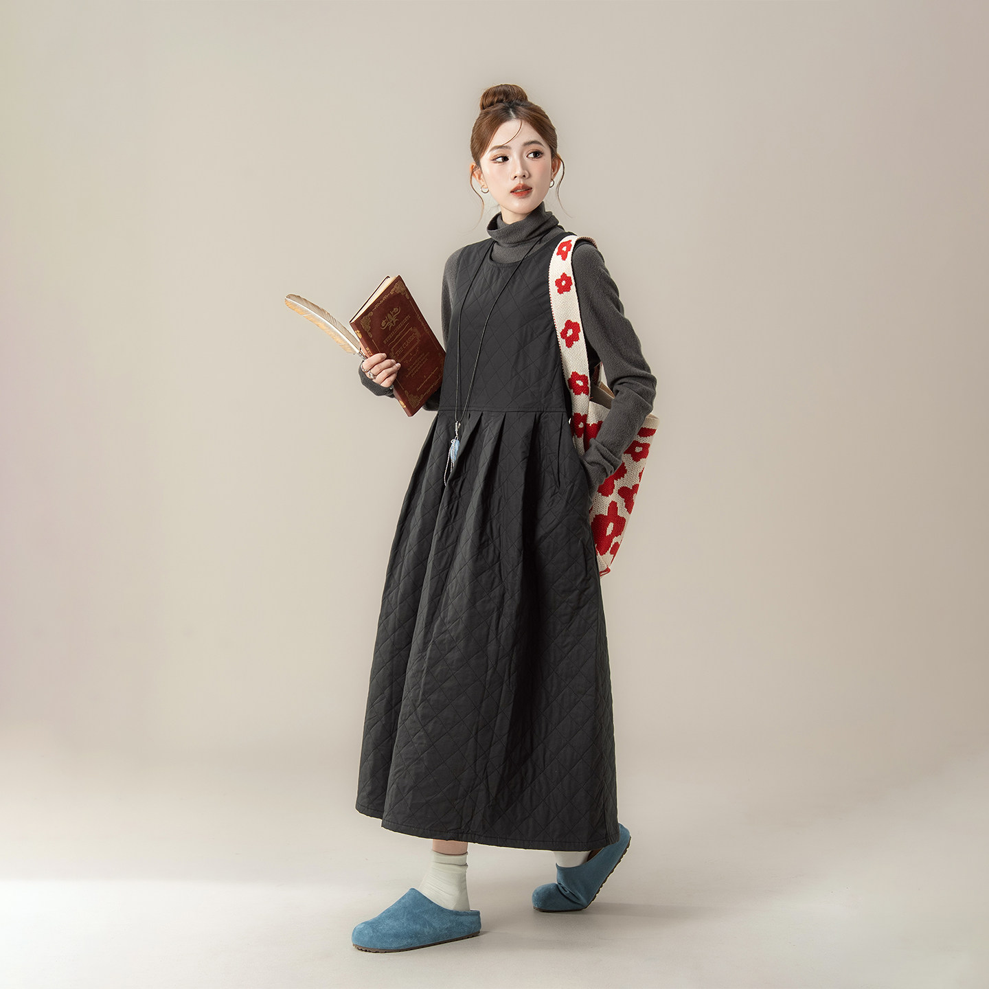 黑色韩系氛围感圆领夹棉背心连衣裙女冬季新款宽松设计感工装长裙