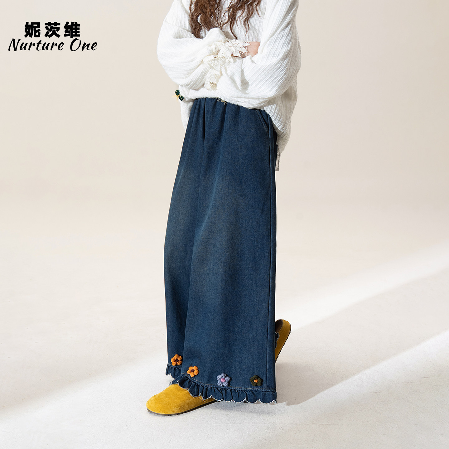 深蓝色立体花朵宽松牛仔裤女冬季新款松紧高腰加绒花边拼接阔腿裤