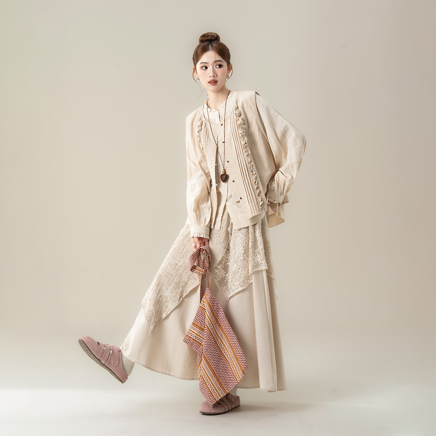 麻本杏甜美木耳边马甲背心女春季新款叠穿衬衫不规则半身裙子套装,女装/女士精品,时尚套装,淘宝优惠券,粉丝福利购,淘宝优惠卷