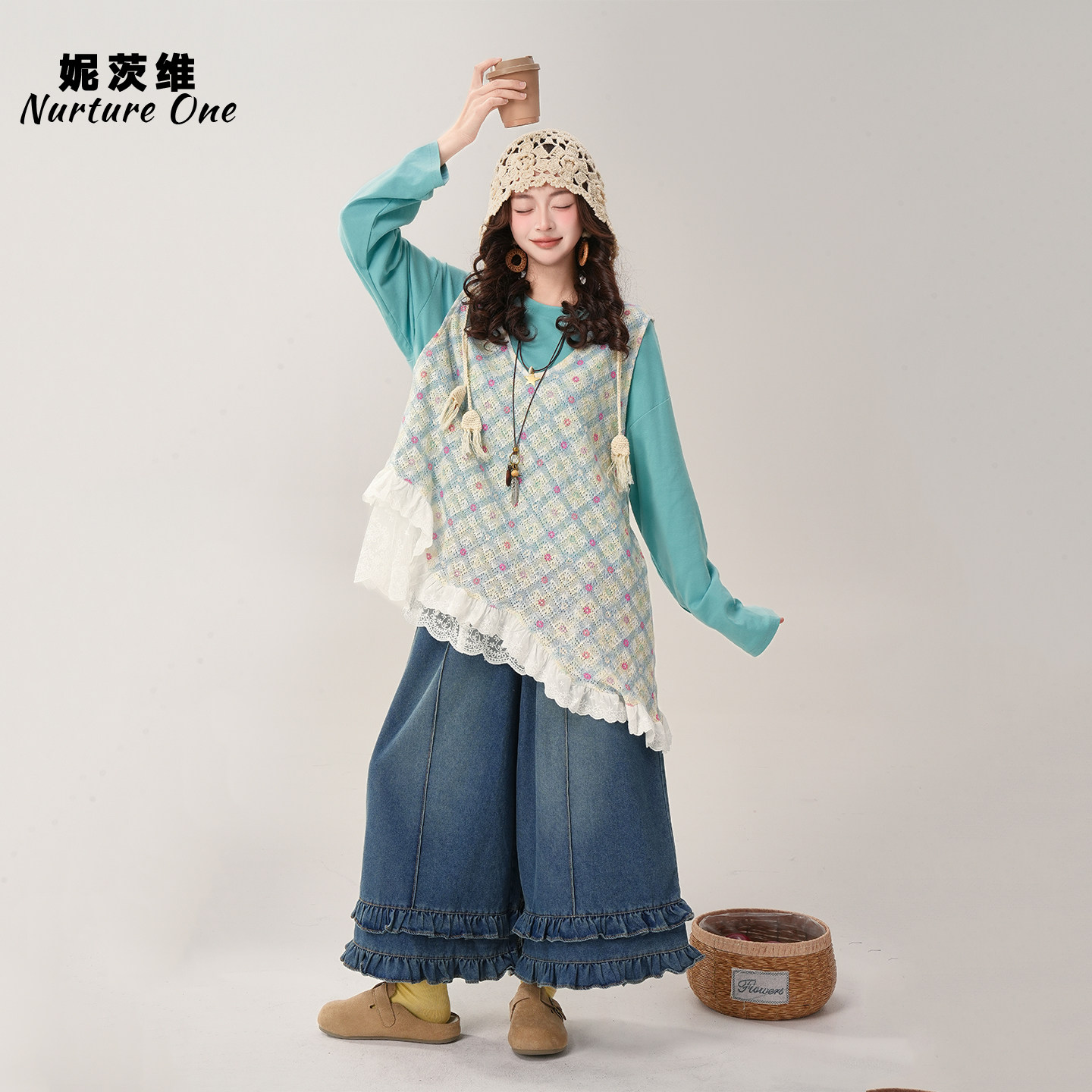 妮茨维【元气减龄】黄色V领蕾丝马甲女秋日穿搭格纹吊带背心罩衫