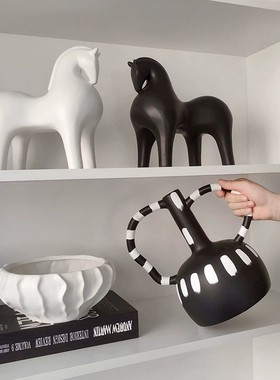 轻奢风黑白陶瓷摆件客厅样板间