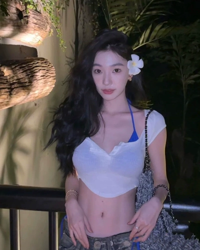 Yi Mengling, те же пуговицы с короткими рубашкой, Kleine Bikini, является чисто висящей шеей, чтобы собрать пляжный купальник