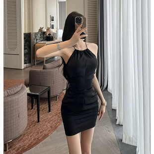 欧美性感挂脖绸缎面礼服轻奢小众高端级气质名媛晚宴会包臀连衣裙