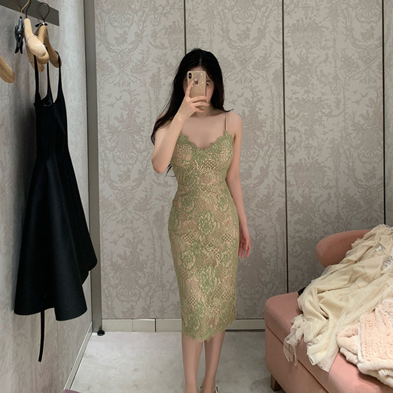 欧美性感V领吊带蕾丝礼服轻奢小众高端级气质名媛显瘦包臀连衣裙