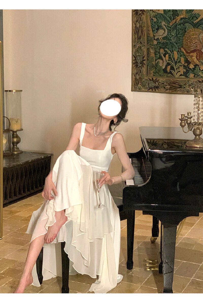 法式性感吊带露肩背礼服女轻奢小众高端级名媛气质收腰A字连衣裙