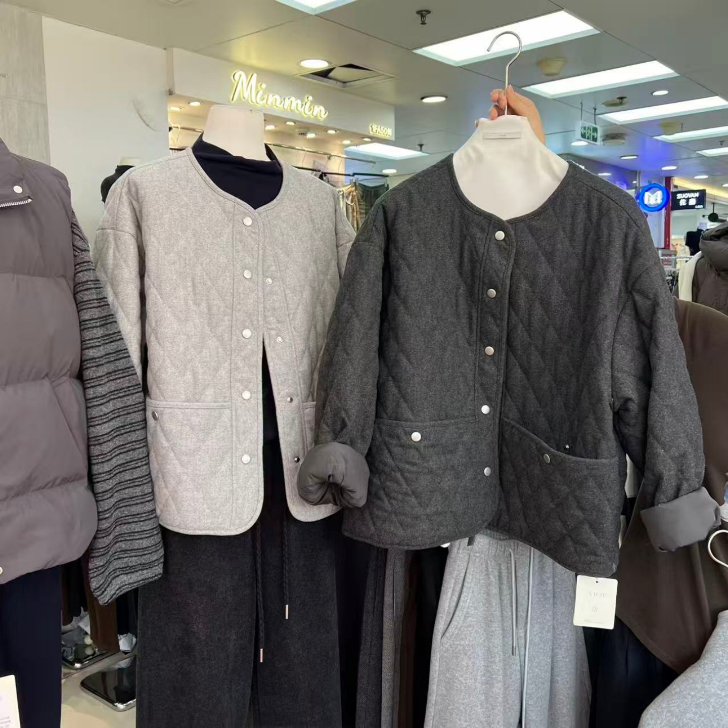Xhm2025秋冬季新款纯色气质高级菱形格保暖羊毛呢料棉服外套7520