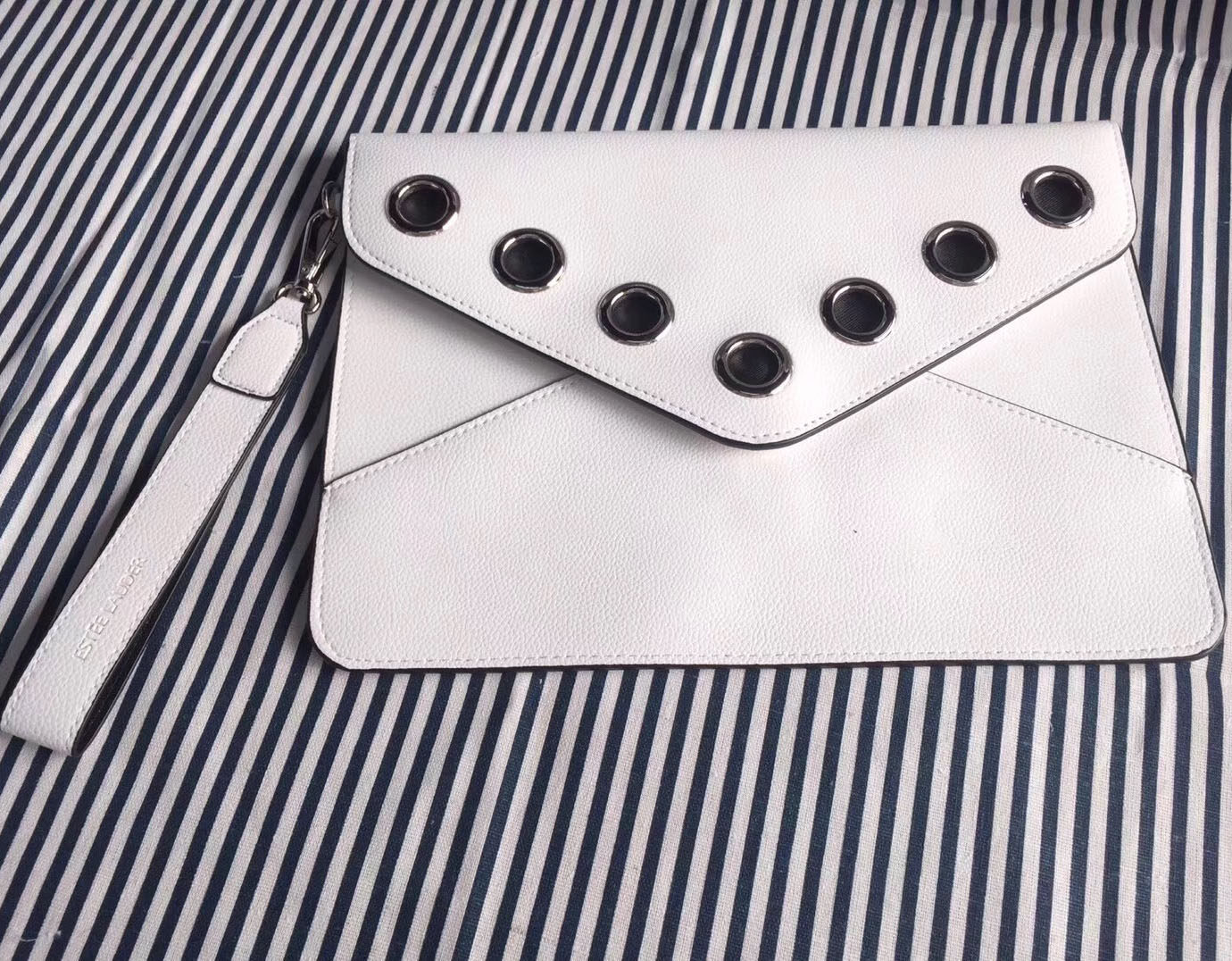 雅诗兰黛钢环孔白色厚质硬革信封款化妆包/大手拎包/ipad包