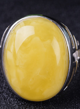 雕刻件金蝉一鸣惊人镶嵌蜜蜡戒指