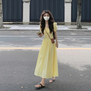 多巴胺穿搭减龄显瘦绝美裙子 连衣裙女夏季 法式 黄色方领收腰泡泡袖