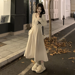 配大衣 2025新款 内搭打底裙子 连衣裙女秋冬装 气质温柔风收腰长袖