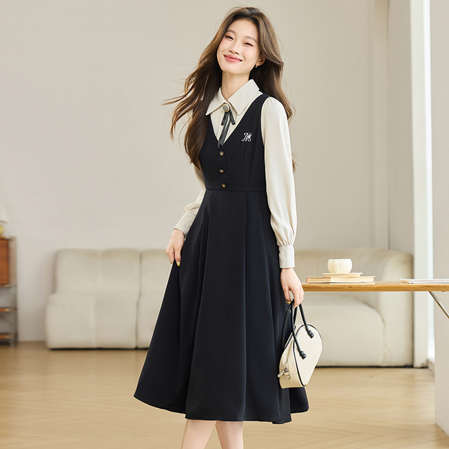 气质学院风假两件拼接黑色连衣裙