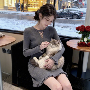 巨好看的灰色针织连衣裙秋冬装小个子配大衣的内搭修身包臀短裙子