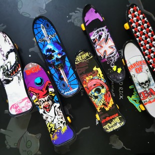 Dollhouse娃娃屋配件 6分兵人OB11 微缩摆件迷你个性涂鸦四轮滑板