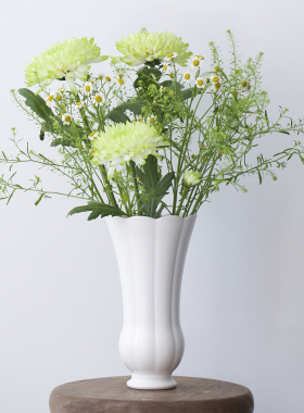 曼叙花瓶白色陶瓷景德镇瓷器摆件菊瓣桌面花瓶轻奢高级感客厅花器
