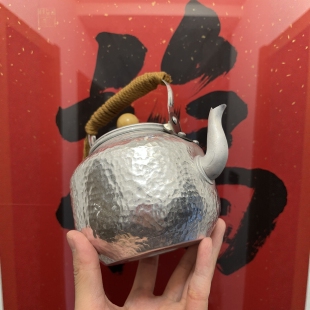 手工锤纹铝壶1.3L容量银壶质感纯铝材质带过滤网木质壶钮提梁壶