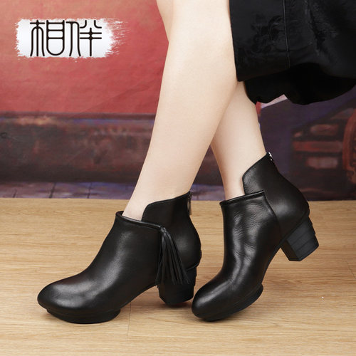 相伴真皮民族风女靴流苏靴子