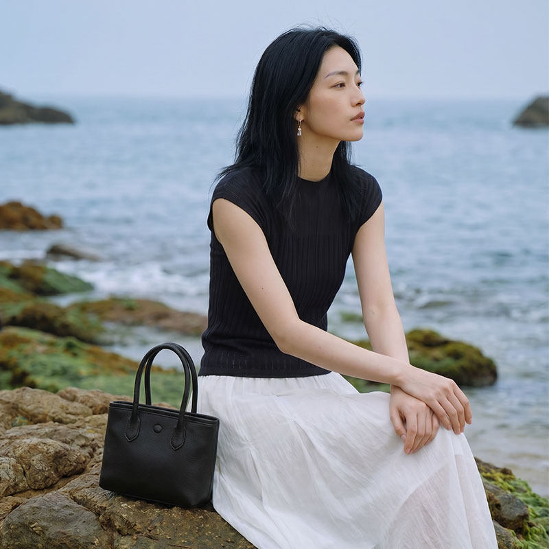 陌可/度假黑色镂空针织短袖女修身显瘦设计感上衣打底衫简约休闲