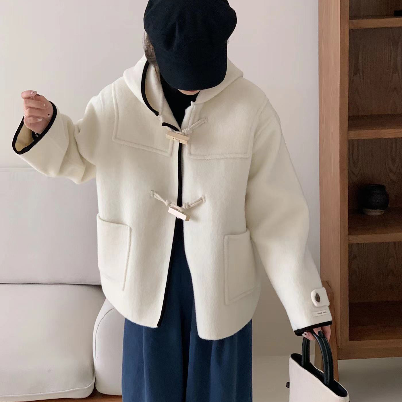 连帽牛角扣双面羊毛大衣女2025秋冬新款短款小个子气质毛呢外套绒