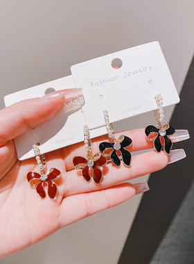 2024新品珍珠镶钻蝴蝶结滴油耳环S925法式复古设计感耳坠港风耳饰