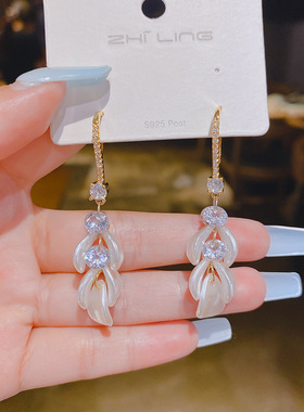 韩国东大门ins2024年新品个性镶钻耳环新款耳钩耳坠小巧耳钉个性