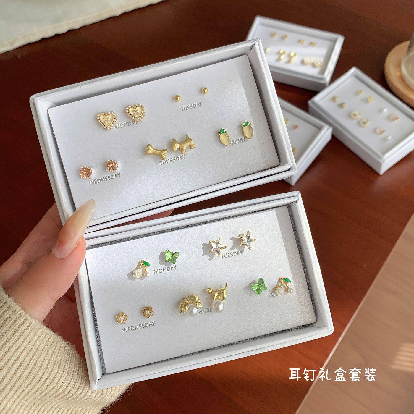 一周耳钉礼盒套装女可爱卡通爱心蝴蝶珍珠小耳钉送闺蜜耳饰批发