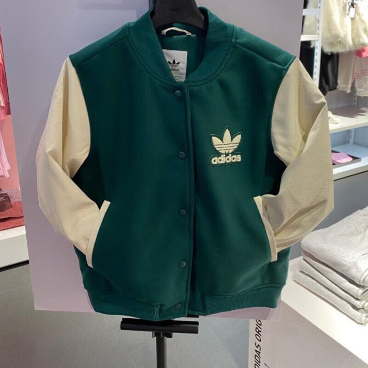 阿迪达斯三叶草棒球服女保暖印花休闲服外套宽松运动棉服IT7826