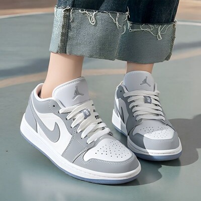 NIKE耐克女鞋Air Jordan 1 Low 低帮运动板鞋篮球鞋DC0774-105