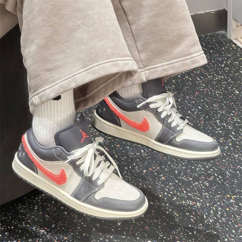 JORDAN耐克女鞋黑灰AJ1板鞋低帮复古平底鞋休闲运动鞋IM6565-014