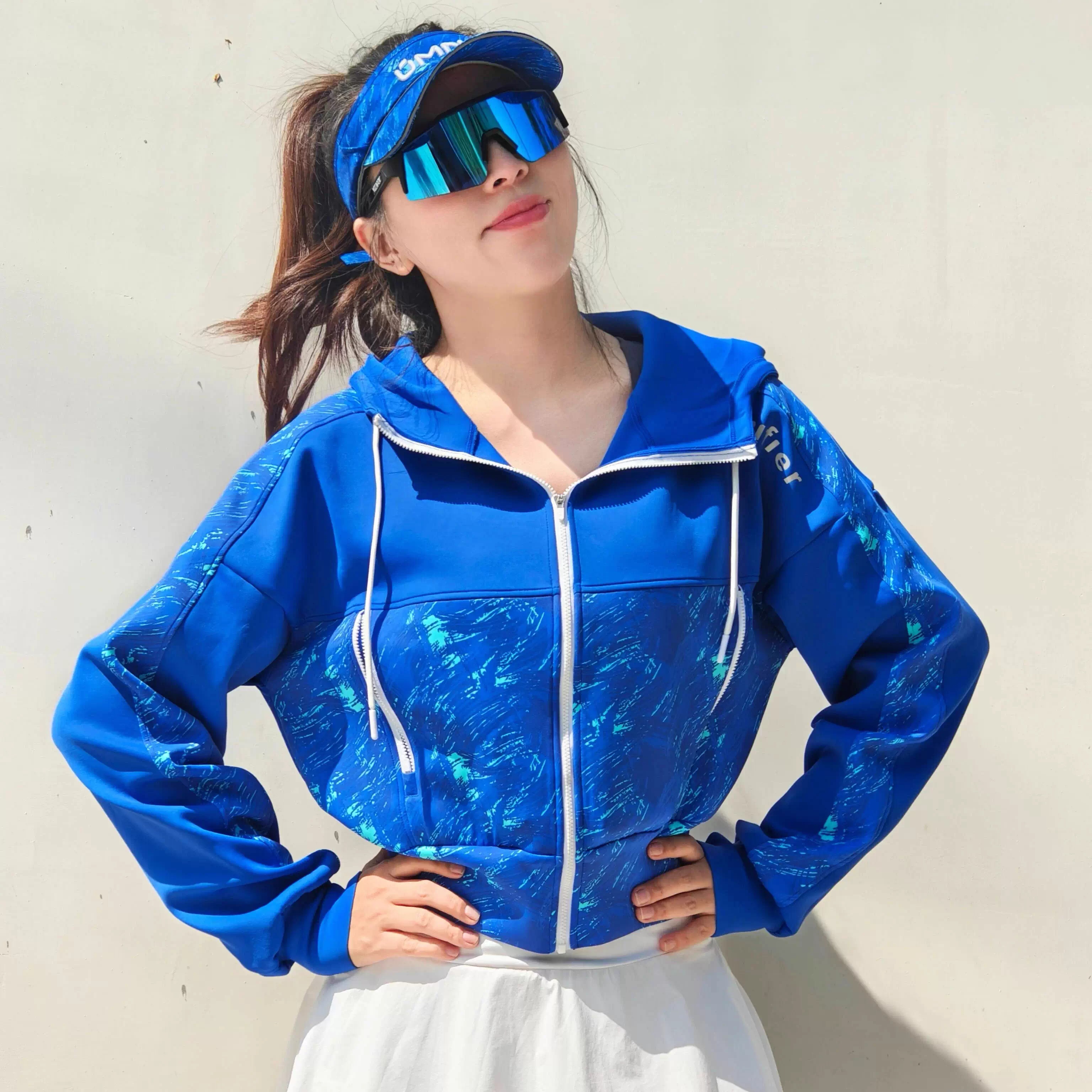 时尚卫衣明霓菲街拍女生