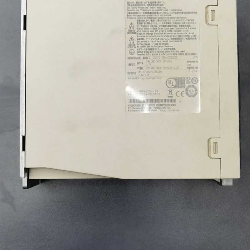 【议价】安川伺服驱动器SGD7S-7R6A00B2021KW外观