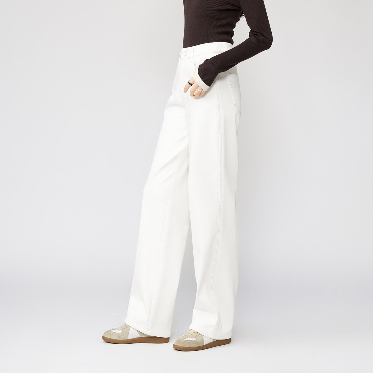 娅丽达白色直筒牛仔裤