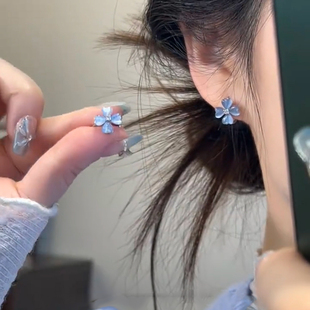 夏天蓝色花朵耳钉气质时尚 简约耳环女小众设计感百搭通勤耳扣耳饰