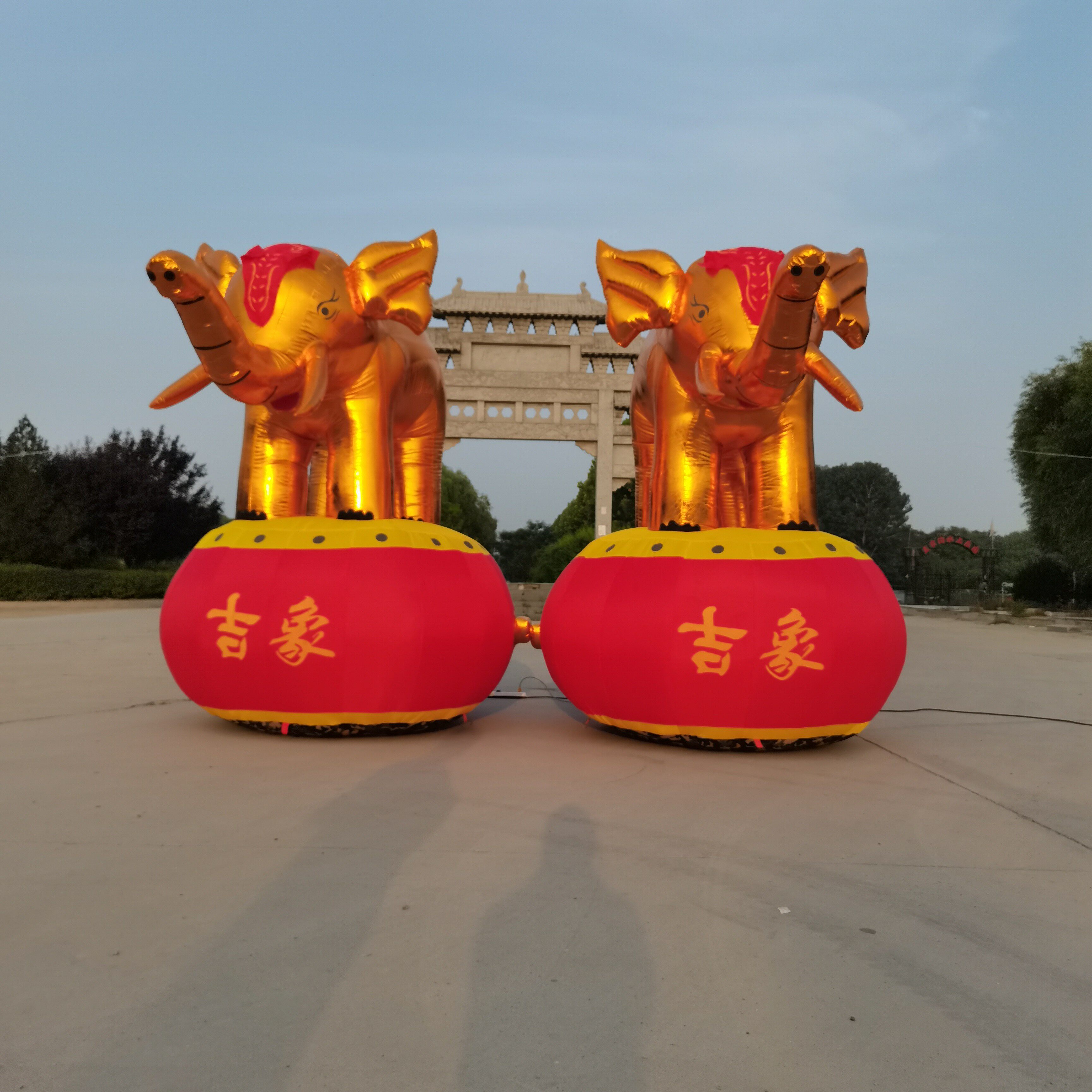 金象拱门充气大象气模狮子庆典吉象麒麟送子风机大红婚庆优质布料