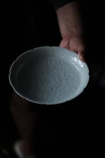 無人问津精品系列中式影青手工葵口内刻花盘 批次不同 花纹有差别
