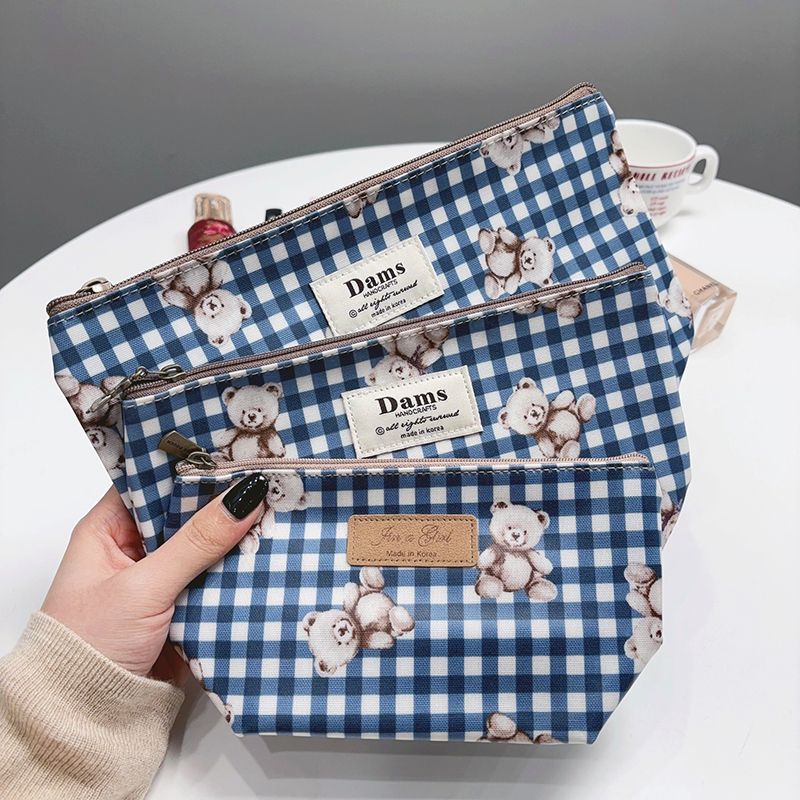 韩国进口可爱格子小熊防水化妆包