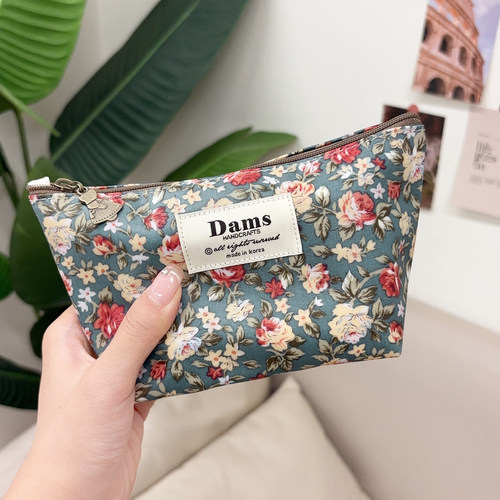 韩国进口温柔优雅花朵防水化妆包