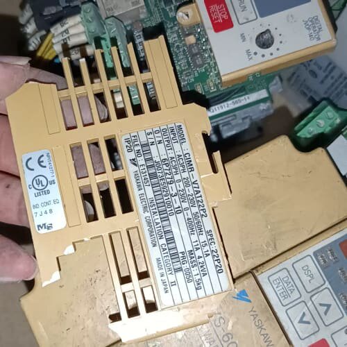 议价2.2kw220v安川变频cimr-v7at22p2安川变频可维修