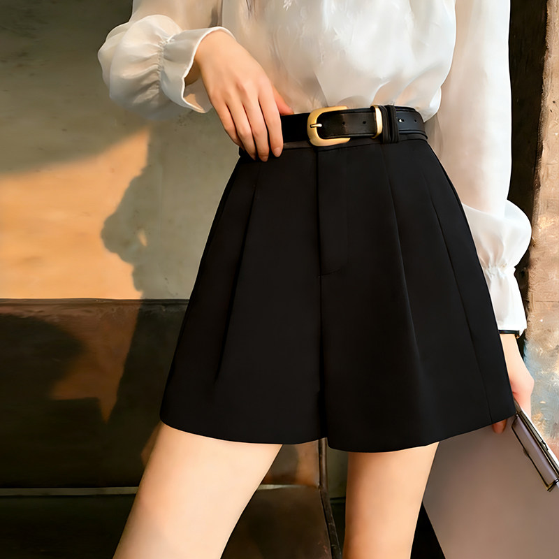 实拍黑色西装短裤女2026新款外穿春夏超火高腰a字超好看白色女裤
