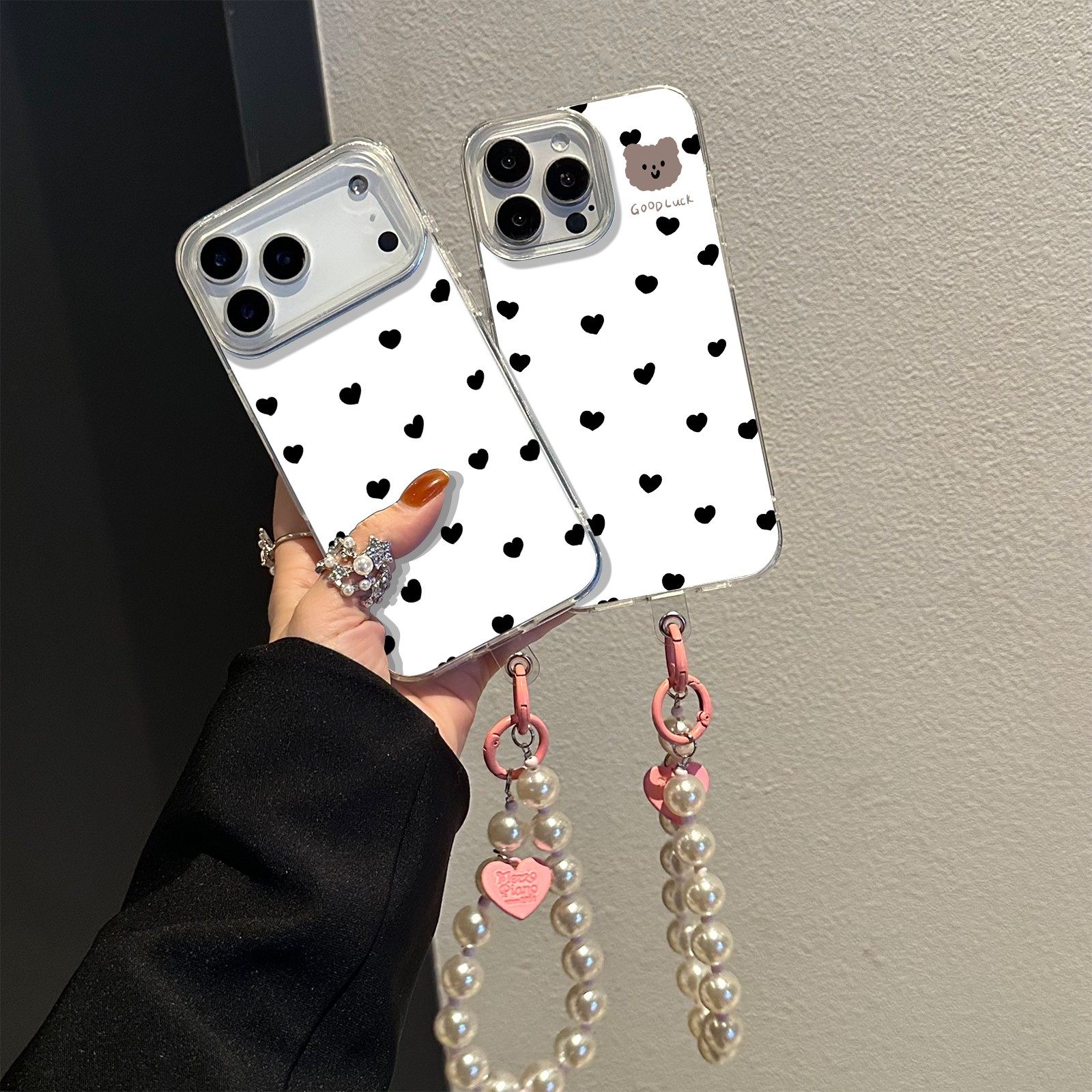 爱心小熊彩绘手机壳适用于iPhone 17/16 Pro/13/15/7Plus/14/12 Pro Max开心个性14pr保护壳镭射挂绳手链挂饰