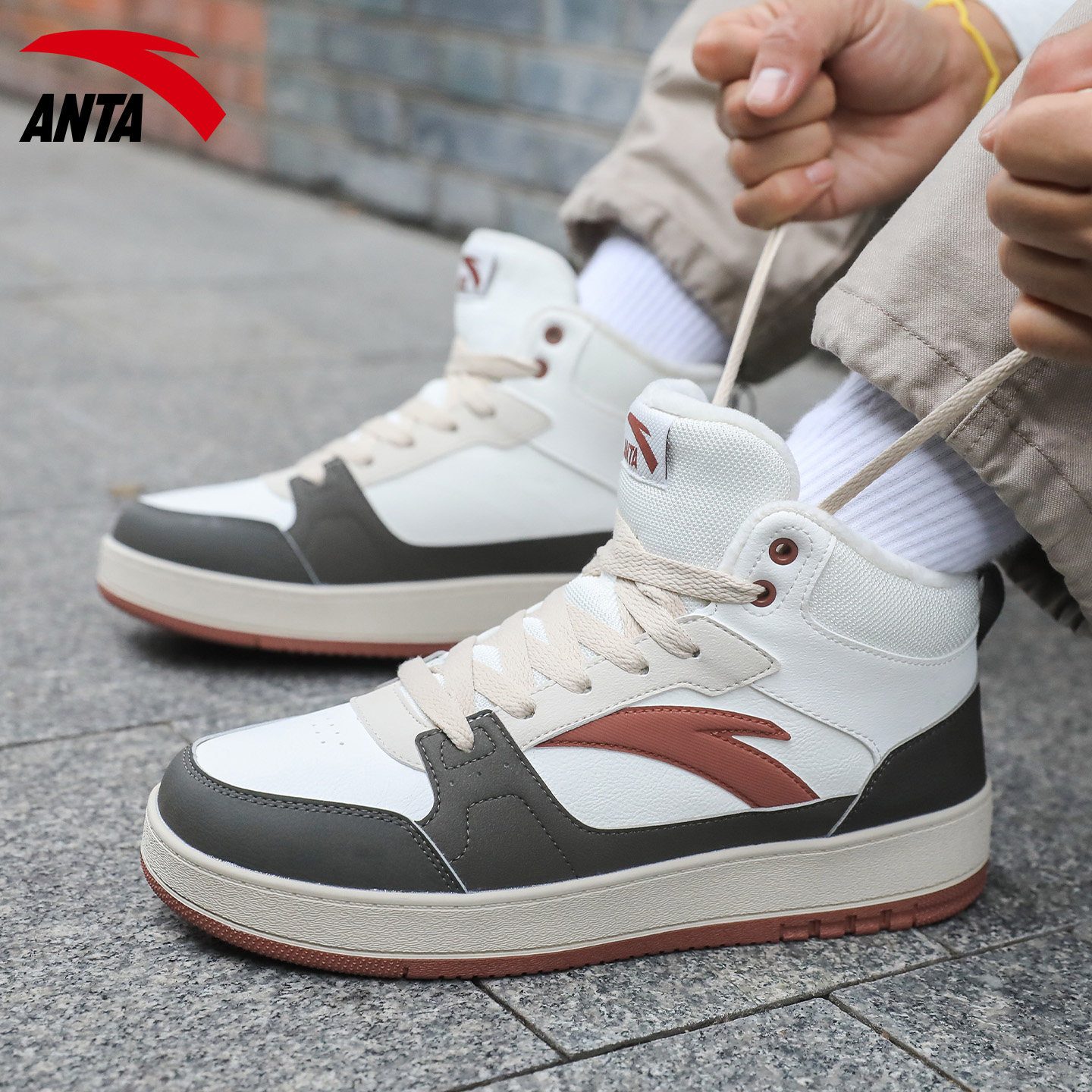 安踏高帮板鞋男鞋冬季2025新款加绒保暖棉鞋皮面防水厚底休闲鞋子