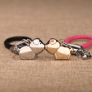 情侣小众钥匙扣一对卡通挂饰女生亲嘴接吻猪挂件车钥匙扣刻字礼物
