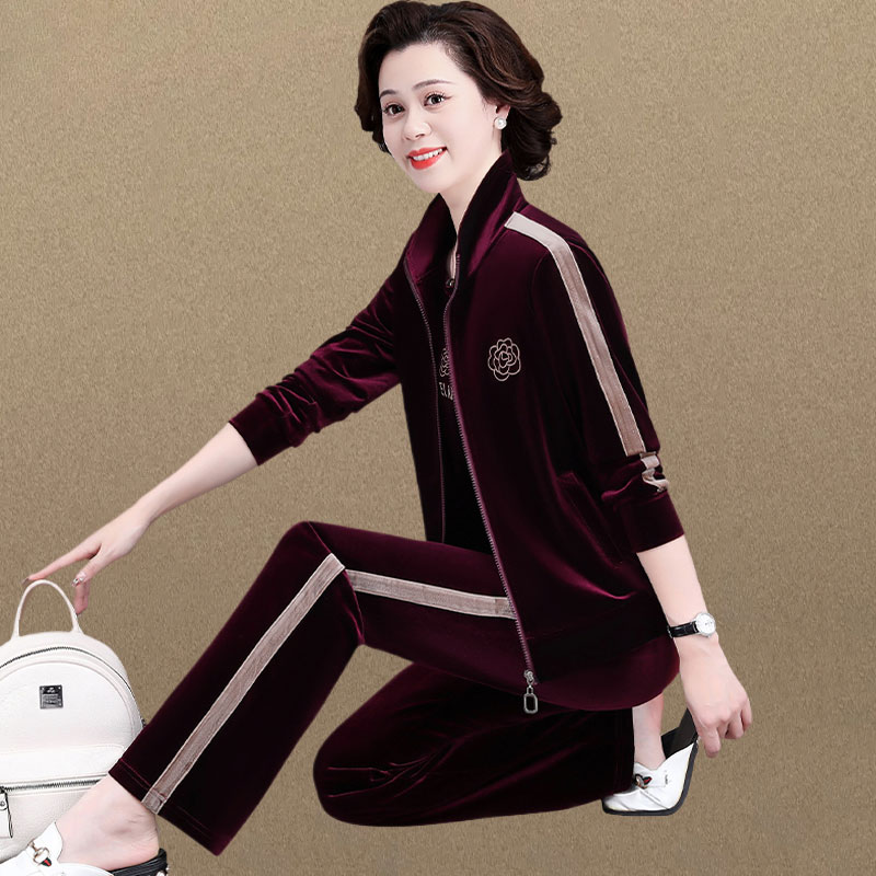 中老年妈妈秋装时尚洋气金丝绒运动服女减龄外套休闲宽松三件套装