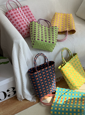 thefifthmoon可爱彩色清新格子塑料编织篮手提菜篮子包休闲草编包