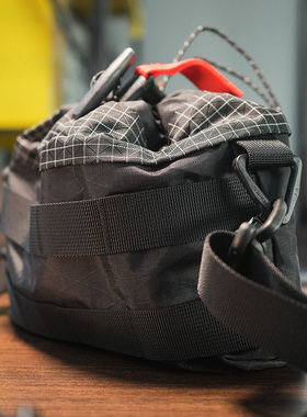 肥熊快反单肩包斜挎包战术便携手机数码包X-Pac面料适用理光GR3X/索尼SONY黑卡RX100/A7R5/FX30微单相机包