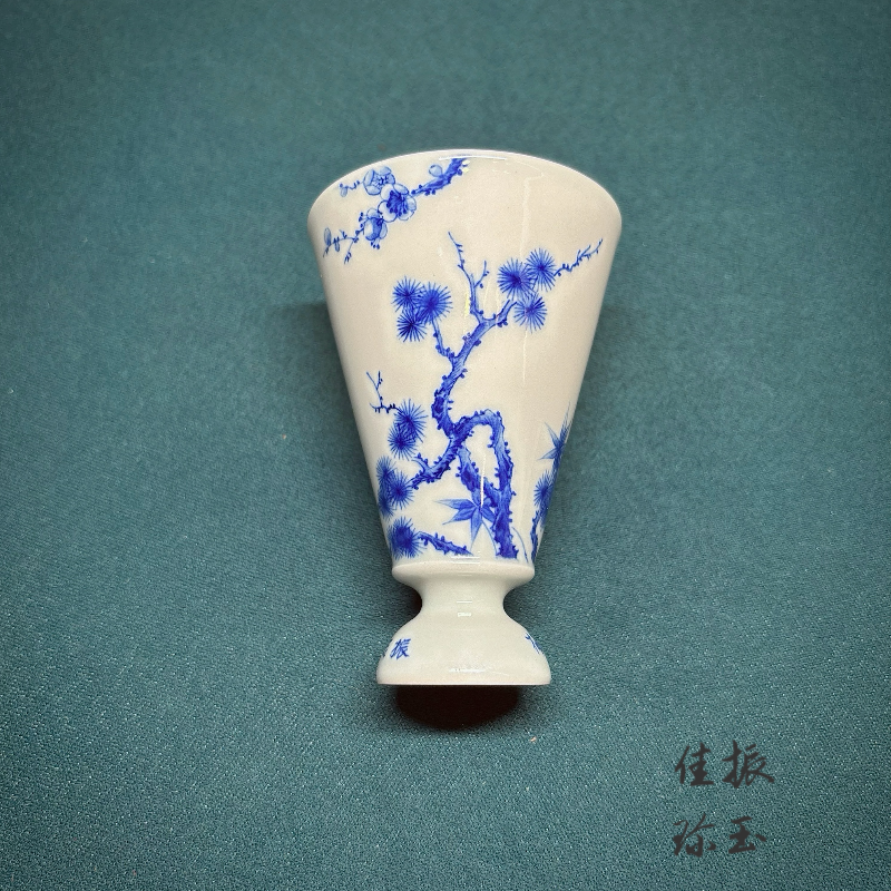 此身天地一虚舟白酒杯青花松竹梅