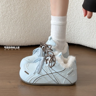 可爱的你冬季加绒面包鞋厚底小白鞋子女款2026新款二棉鞋保暖板鞋